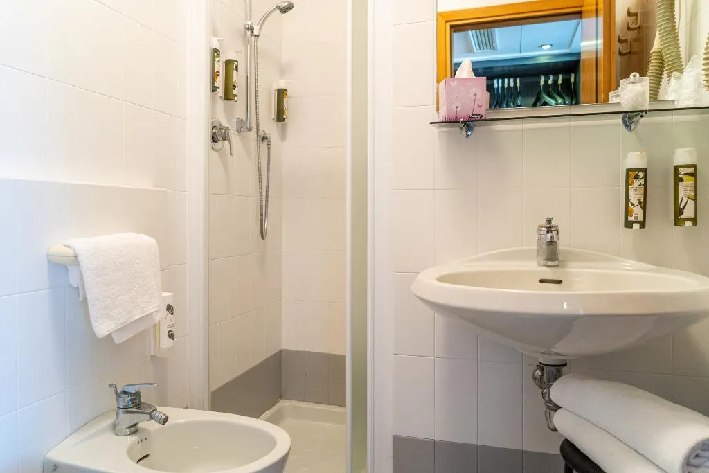 Double or Twin CLASSIC WITH BALCONY Room, Hotel Désirée by Double Hospitality, Milan