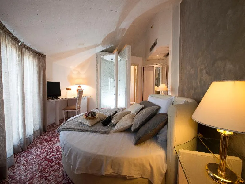 Room, Leonessa Hotel, Naples