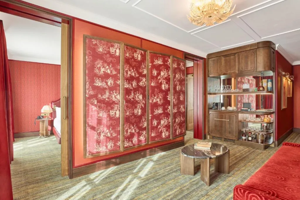 SUITE CAPACITY 1 Room, España Ocean Drive Newly Renovated, Barcelona