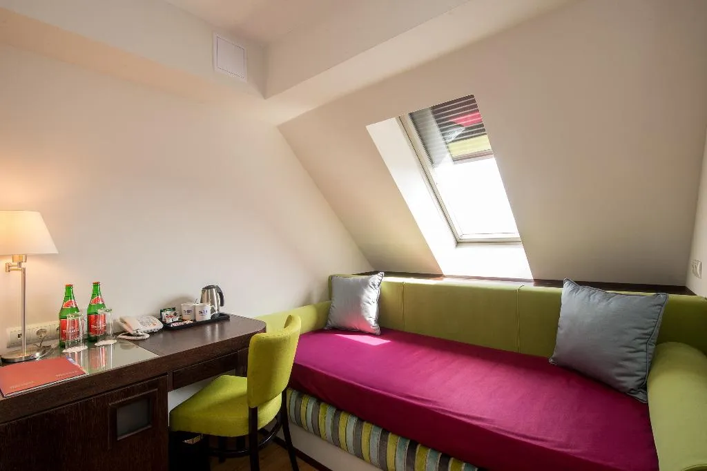 DOUBLE CAPACITY 3 Room, The Three Corners Hotel Art, Budapest
