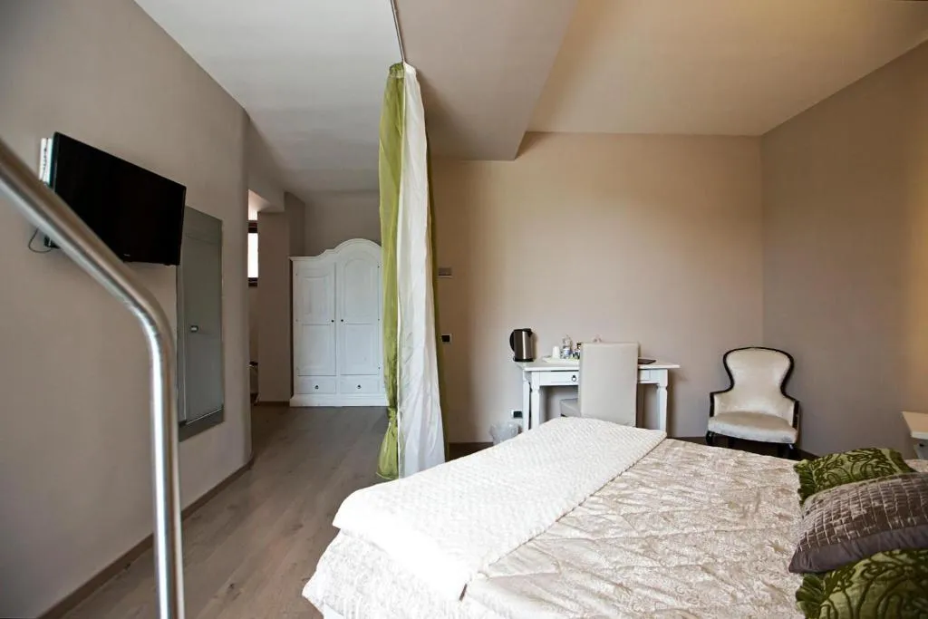 QUADRUPLE WITH TERRACE Room, Hotel Tiro A Volo, Naples
