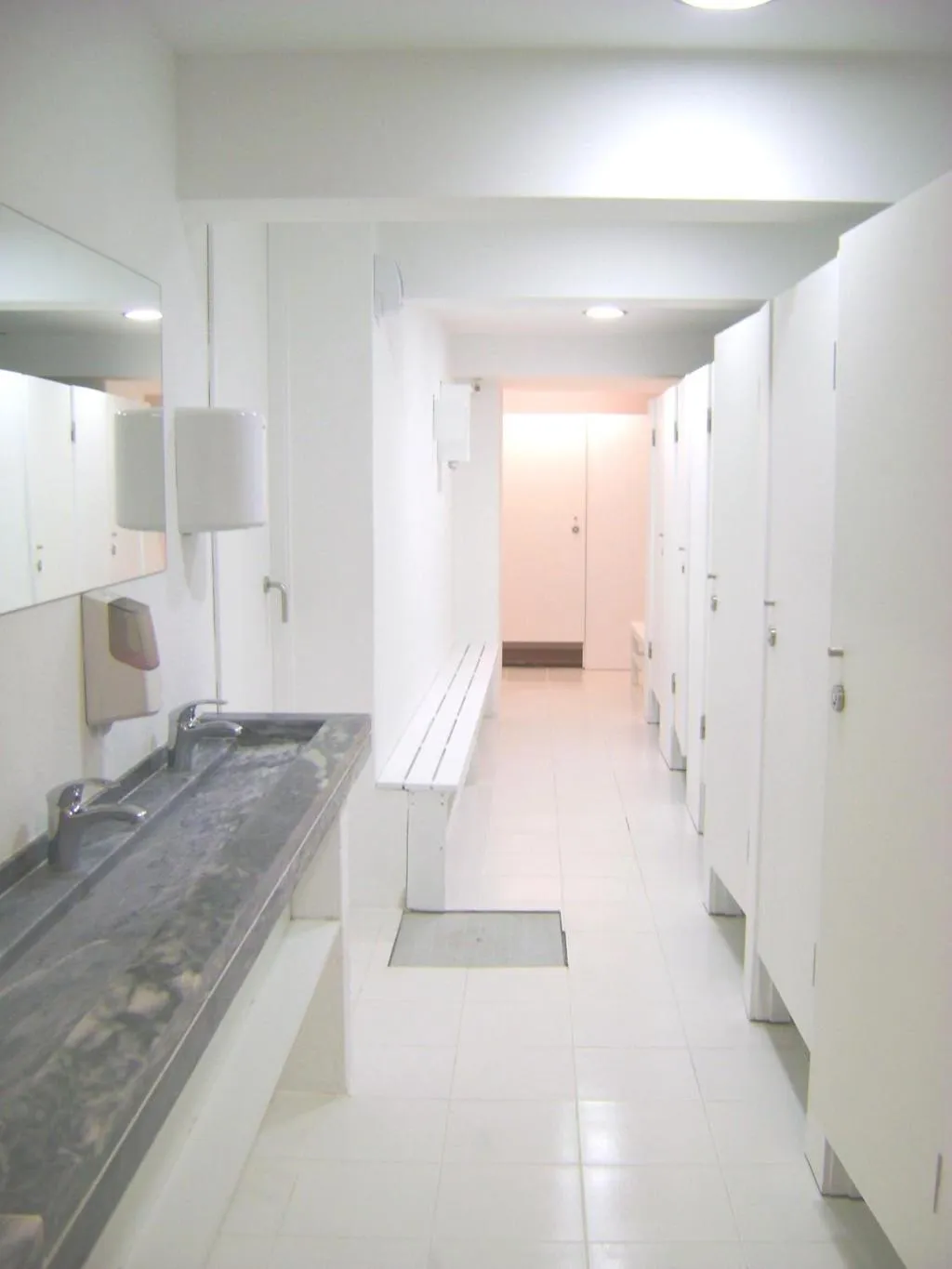 Bed in dormitory WITH SHARED BATHROOM Room, WW Hostel & Suites, Porto
