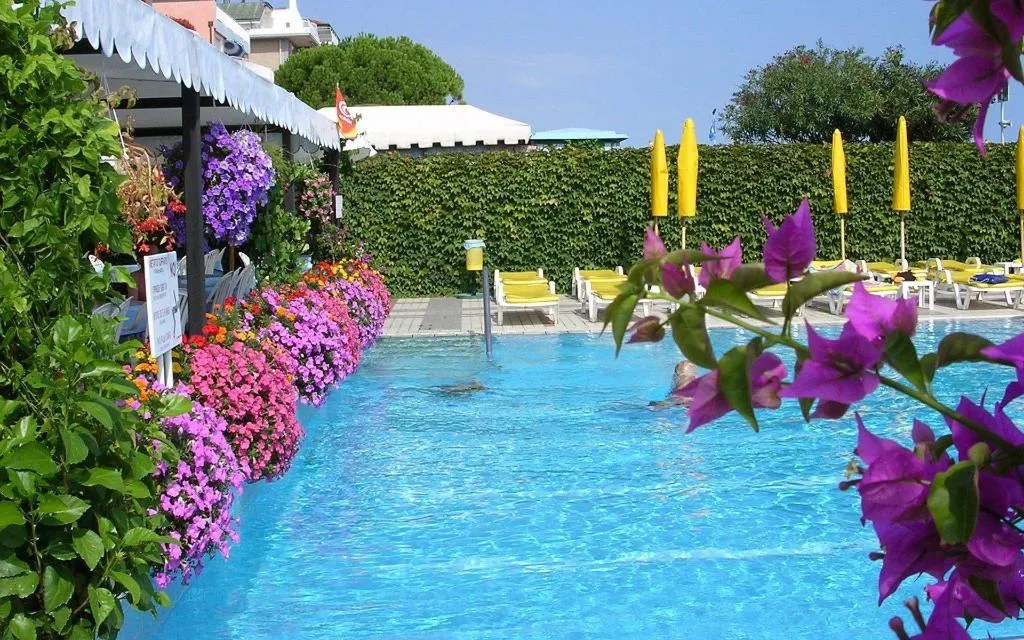 Sports and Entertainment, Sirenetta, Venice