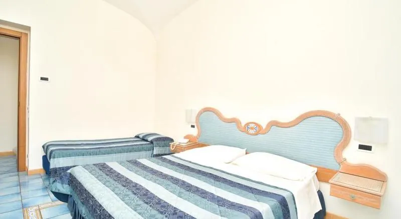 TRIPLE STANDARD Room, Albergo Italia, Naples