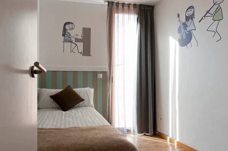 APARTMENT CAPACITY 4 TWO BEDROOMS Room, MH Apartments Liceo, Barcelona
