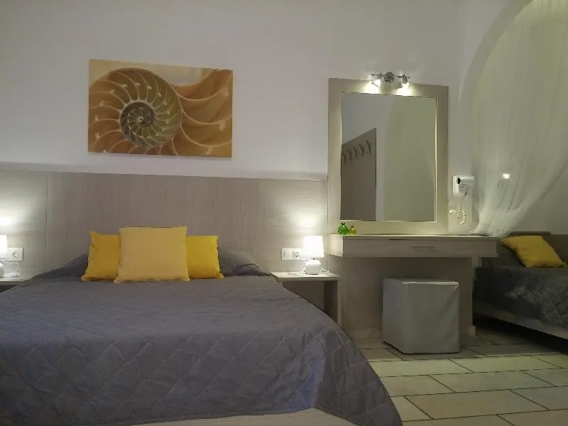 TRIPLE STANDARD Room, Brothers Hotel, Santorini