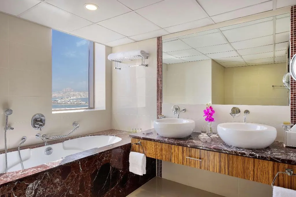 SUITE SEA VIEW KING BED Room, Hilton Dubai The Walk, Dubai