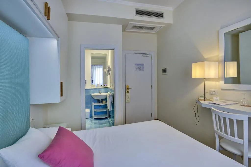 Double or Twin ECONOMY Room, Hotel Regina Sorrento, Naples