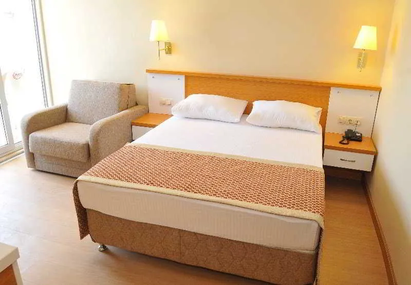 Room, Aes Club, Dalaman