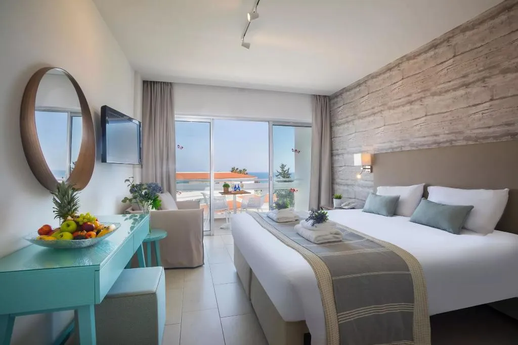 Double or Twin DELUXE SIDE SEA VIEW Room, Leonardo Plaza Cypria Maris Beach Hotel & Spa, Cyprus