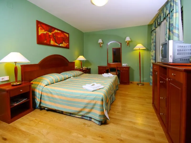 APARTMENT DELUXE CAPACITY 4 Room, Fontana Bayside Park, Split