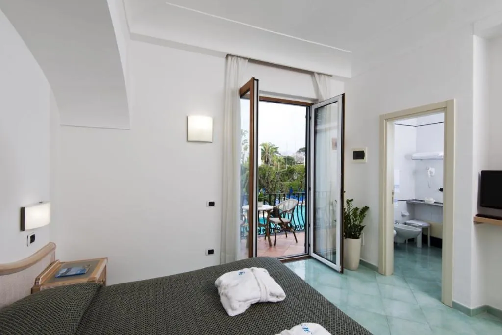 TRIPLE CLASSIC POOL VIEW Room, Terme Floridiana, Naples