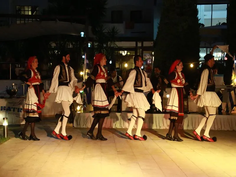 Sports and Entertainment, Albatros, Crete