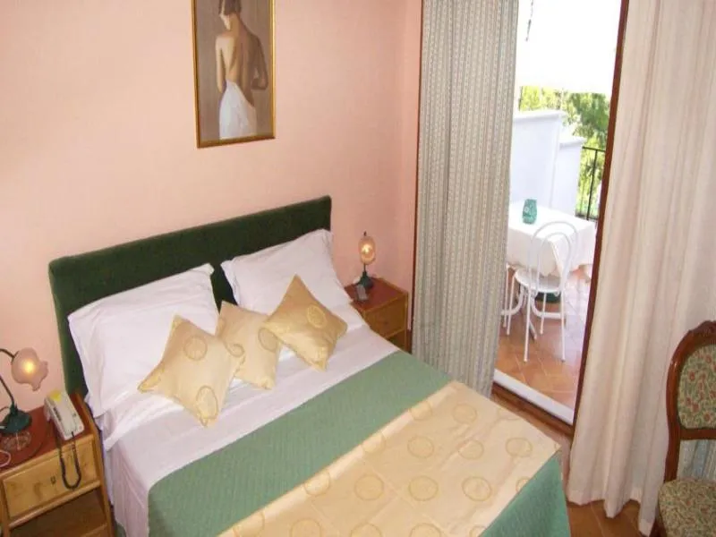 Room, Villa Fiorita, Naples