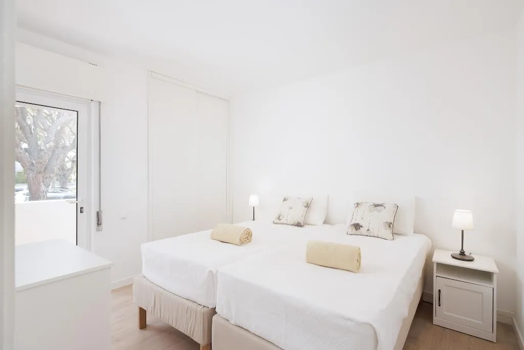 TOWNHOME THREE BEDROOMS TWO BATHROOMS Room, Vale Do Lobo Resort, Algarve