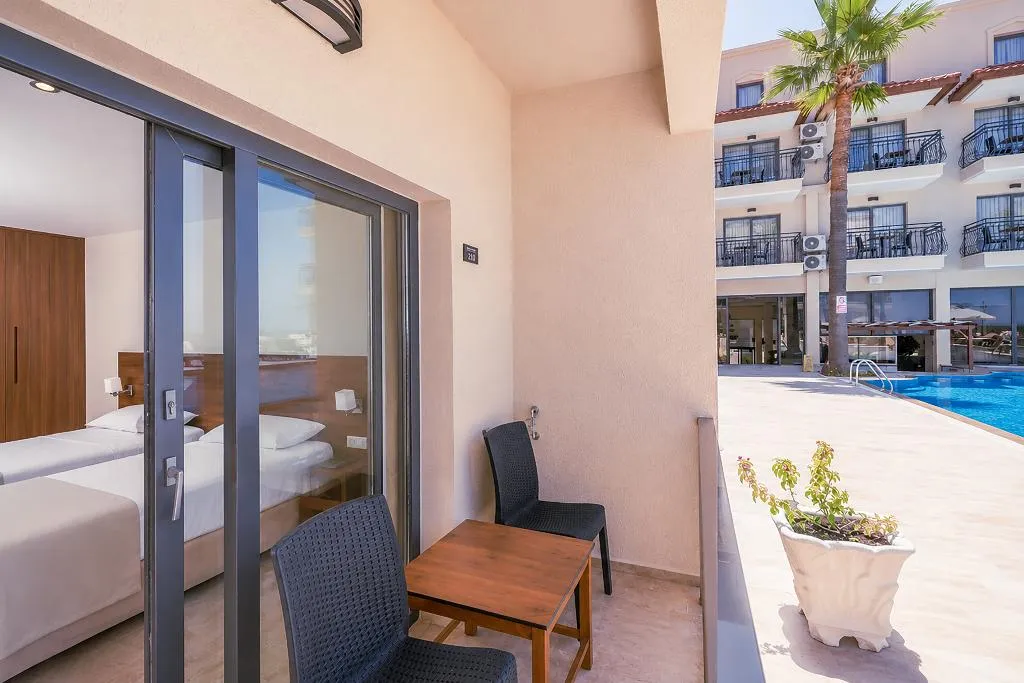 TWIN DELUXE POOL VIEW Room, Altamare By Luna Collection, Izmir