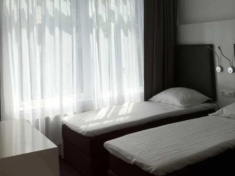 DOUBLE BASIC Room, Hotel Vossius Vondelpark, Amsterdam
