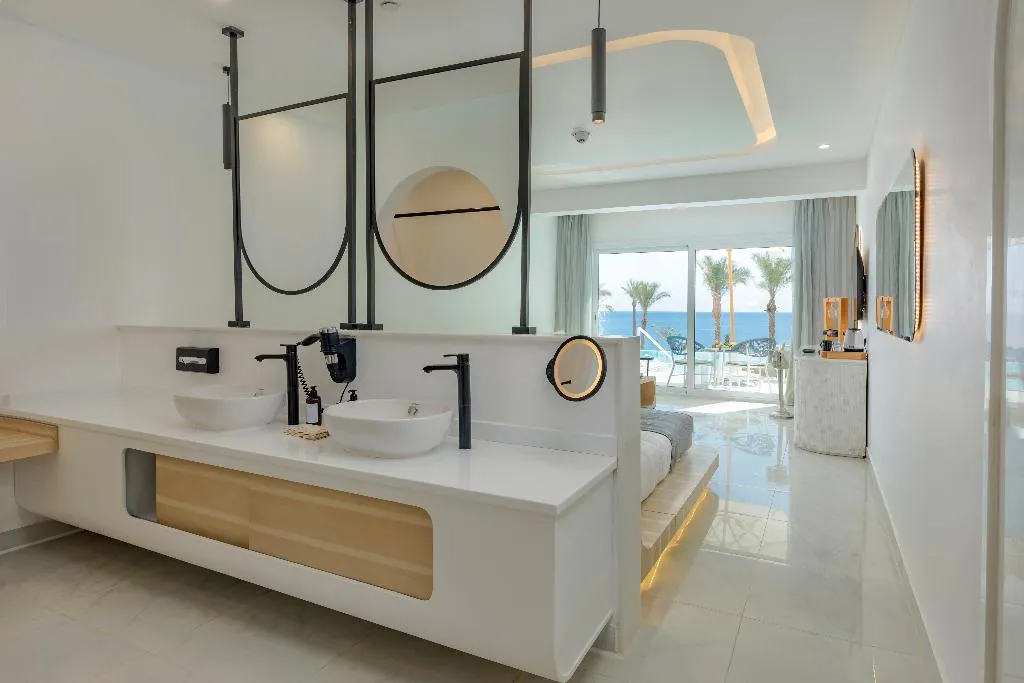 DOUBLE DELUXE OCEAN FRONT Room, White Hills Resort, Red Sea Riviera