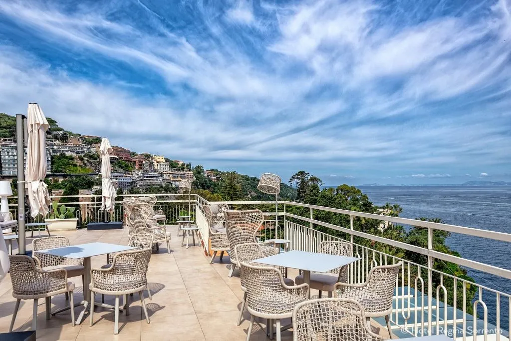 Bar, Hotel Regina Sorrento, Naples