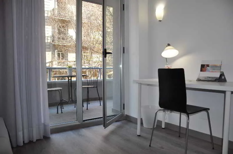 Room, Aparthotel Atenea Calabria, Barcelona