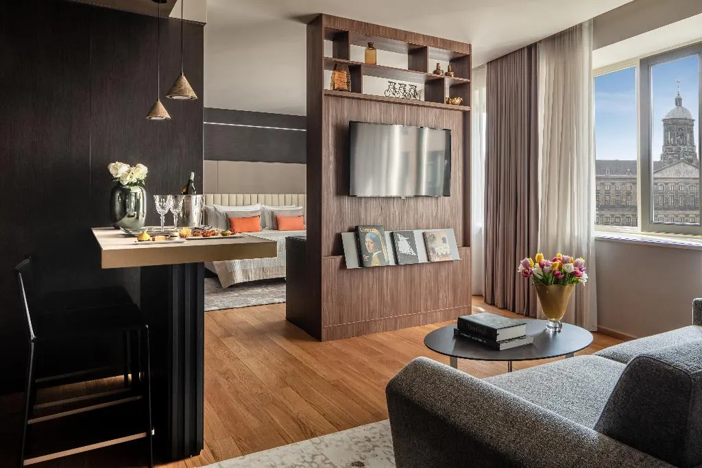 SUITE WITH VIEWS Room, Anantara Grand Hotel Krasnapolsky Amsterdam, Amsterdam