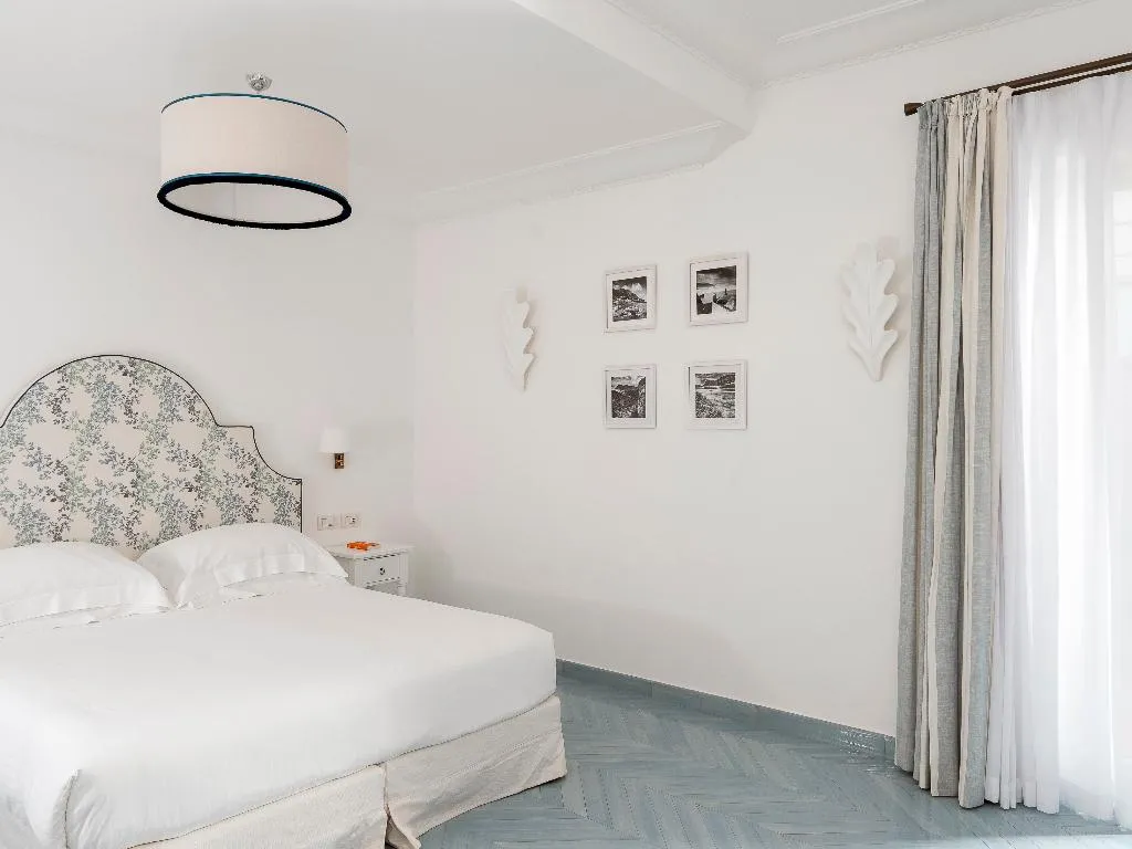 JUNIOR SUITE GARDEN VIEW WITH BALCONY Room, Casa Mariantonia, Naples