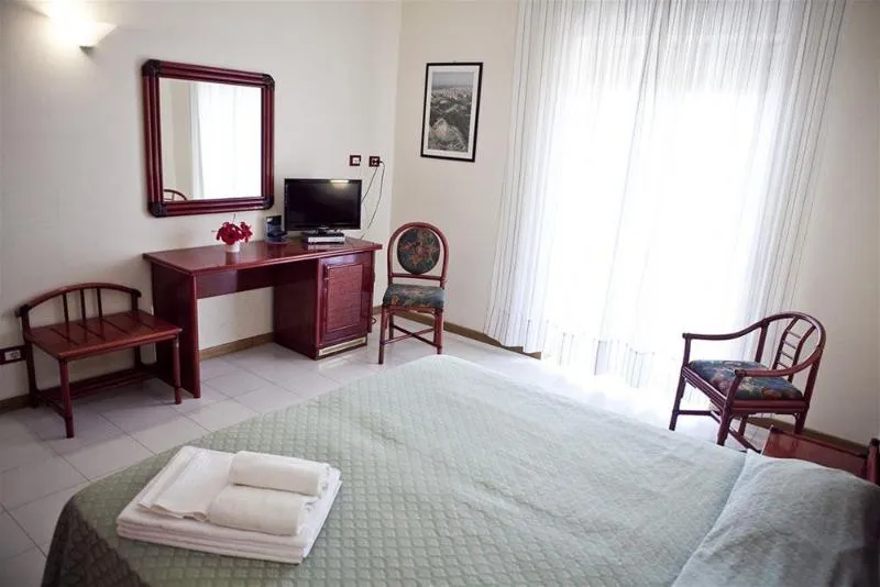 QUADRUPLE STANDARD Room, Hotel Club Helios, Catania