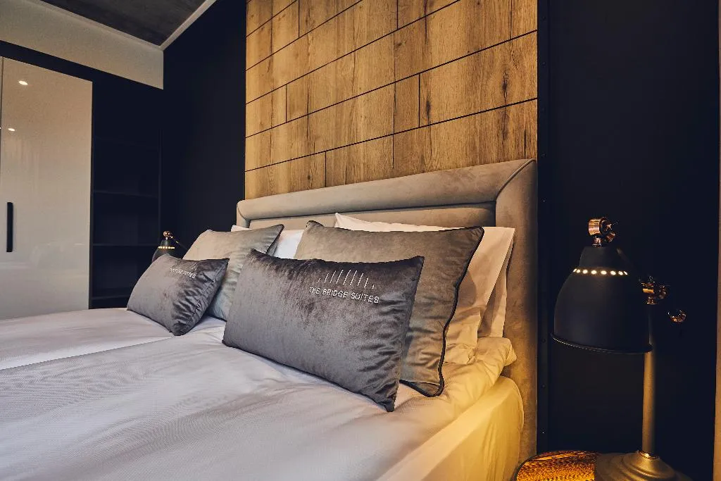 SUITE CAPACITY 3 Room, The Bridge Suites, Krakow
