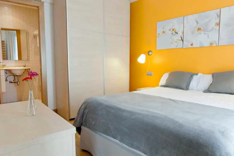 APARTMENT CAPACITY 4 TWO BEDROOMS Room, MH Apartments S. Familia, Barcelona