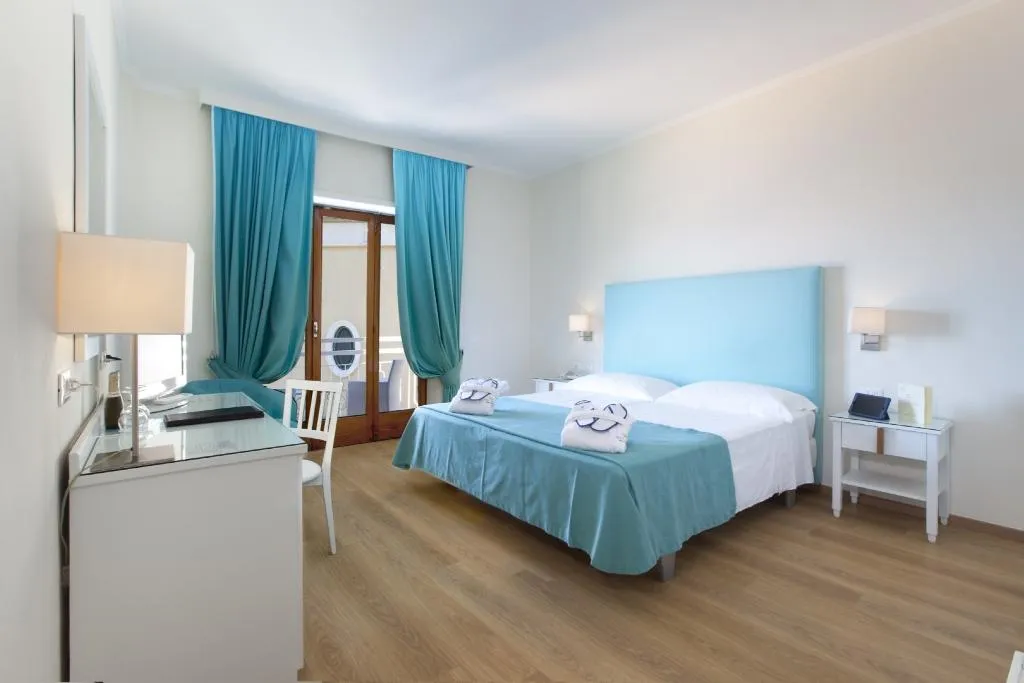 Double or Twin SEA VIEW WITH BALCONY Room, Hotel Regina Sorrento, Naples