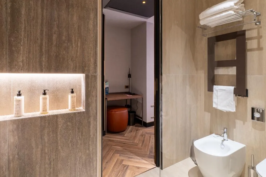 DOUBLE SUPERIOR Room, Hotiday Roma Trevi, Rome