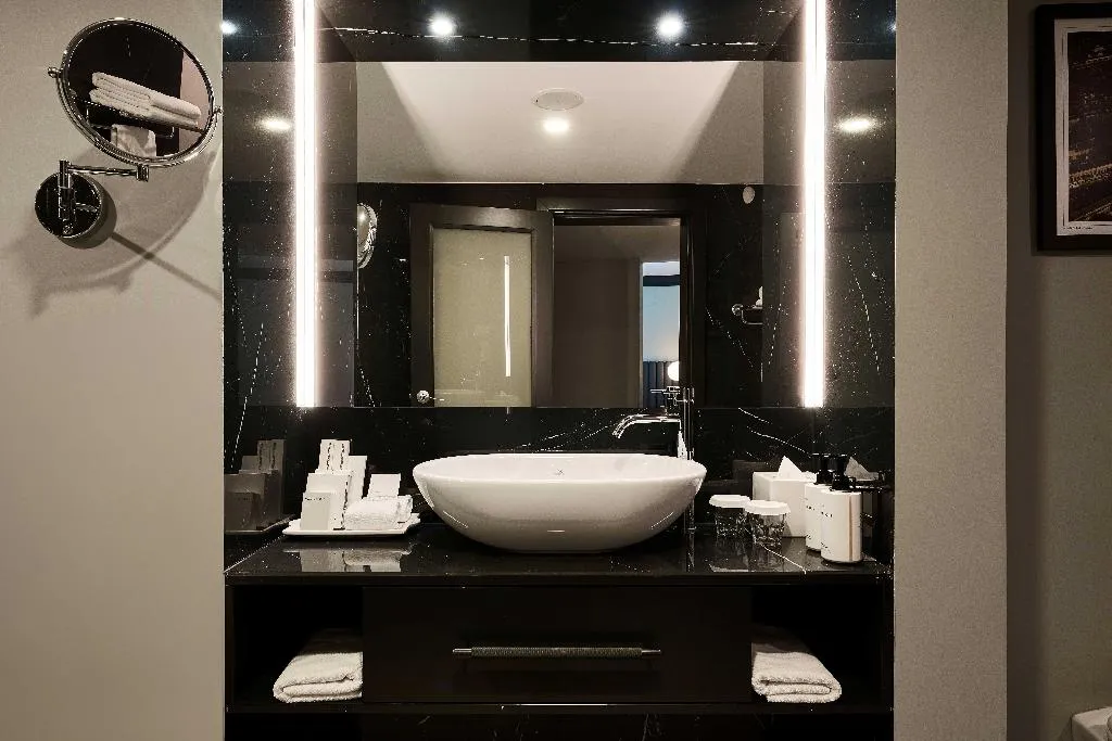 JUNIOR SUITE CLUB CITY VIEW Room, InterContinental Malta, Malta