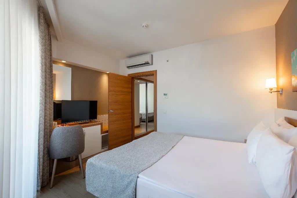 FAMILY ROOM DELUXE Room, Grand Park Lara, Antalya