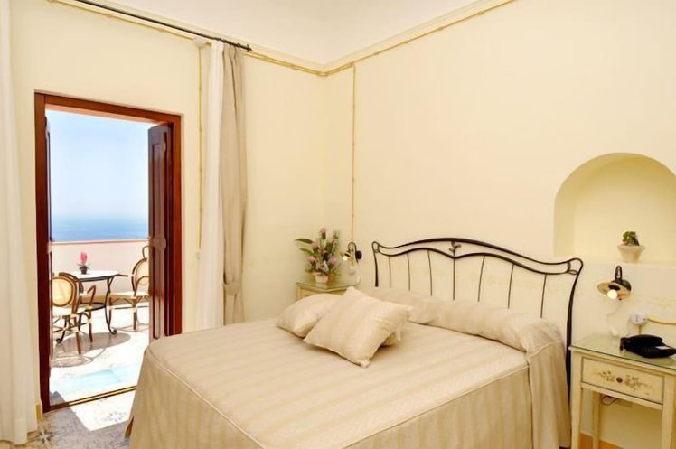 Locanda degli Dei, Naples