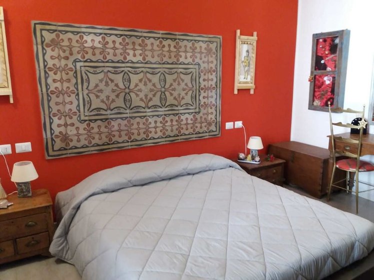 Ad Hoc Rooms, Palermo