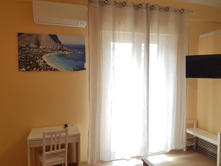 Maqueda Home, Palermo