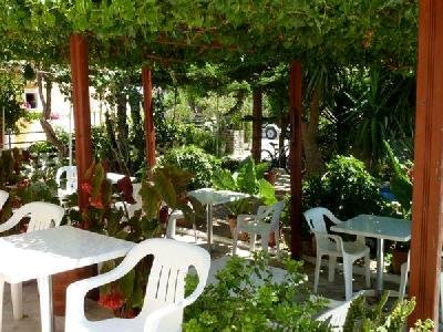 Niki Hotel, Samos