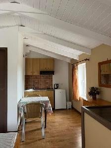 Bessie's Village, Kefallinia