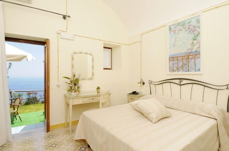 Locanda degli Dei, Naples