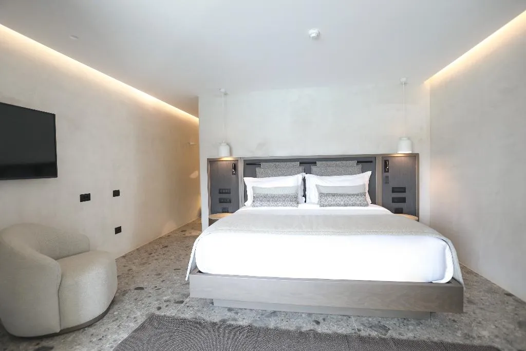 SUITE WITH PRIVATE POOL Room, Aeonic Suites & Spa, Mykonos