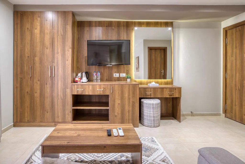 JUNIOR SUITE CAPACITY 4 Room, Nozol Pyramids Hotel & SPA, Cairo