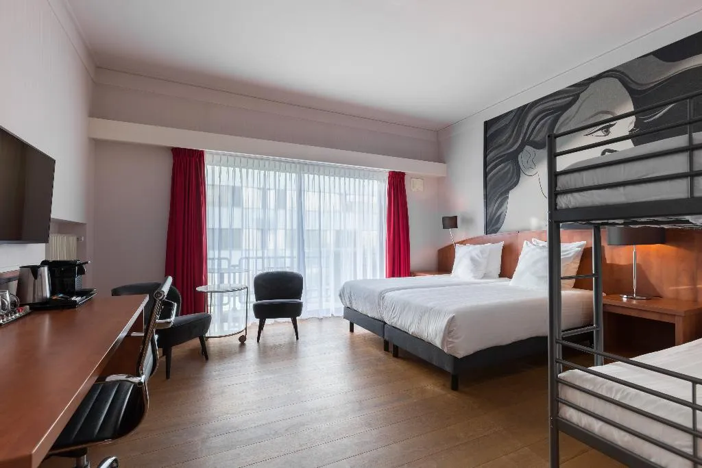 QUADRUPLE STANDARD Room, Leonardo Hotel Utrecht City Center, Amsterdam