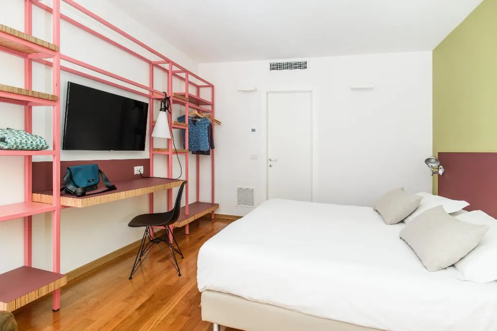 FAMILY ROOM STANDARD Room, Piazza Bellini, Naples