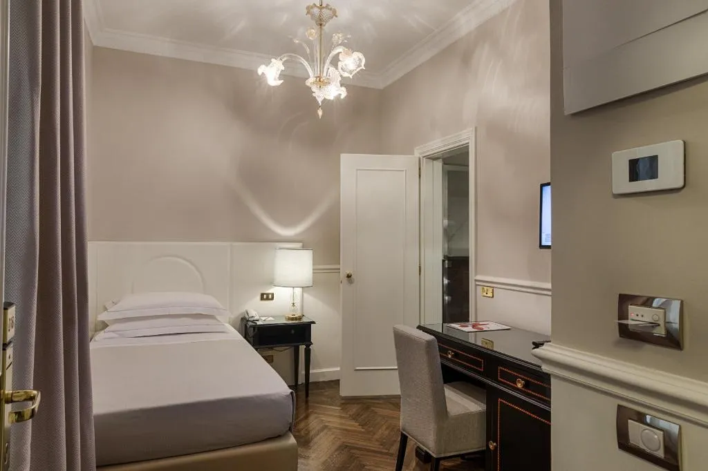 Room, Plaza Lucchesi, Florence