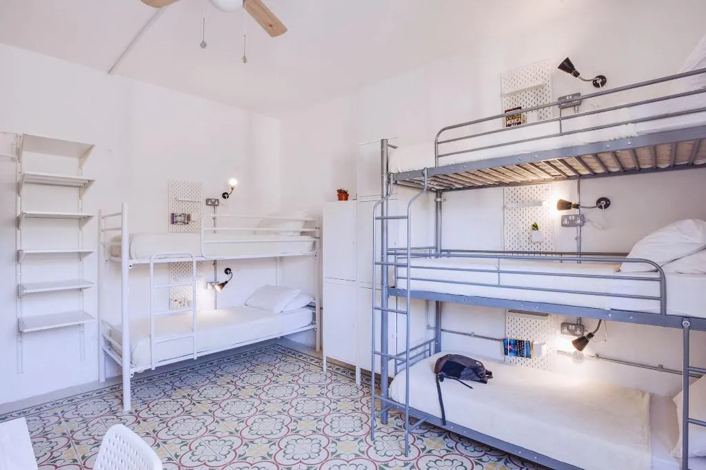 Room, Granny's Inn - Hostel, Malta