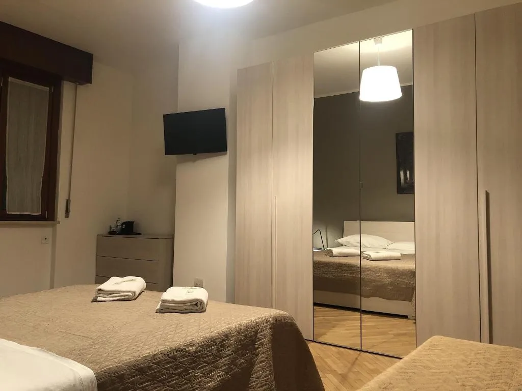 Room, Guest House Brianza Room, Milan