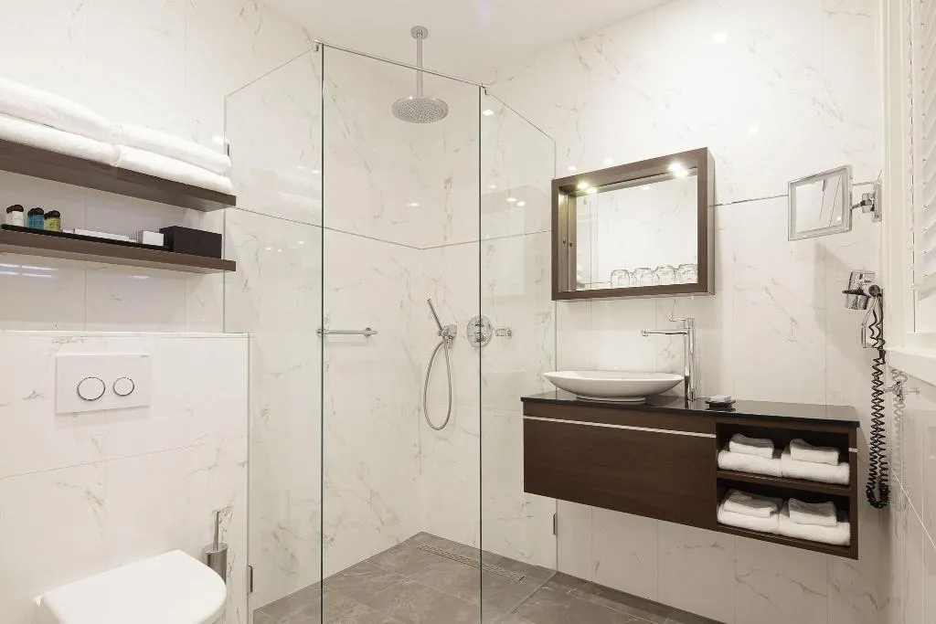 QUADRUPLE basement Room, Boutique Hotel Notting Hill, Amsterdam