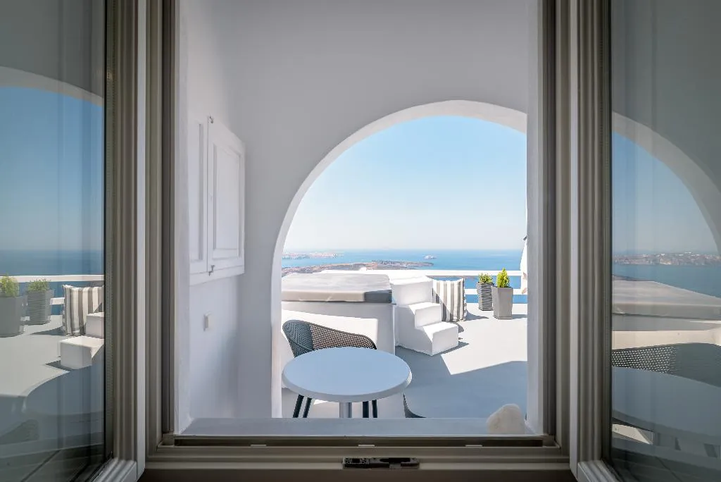 JUNIOR SUITE WITH JACUZZI Room, Avianto Luxury Suites, Santorini