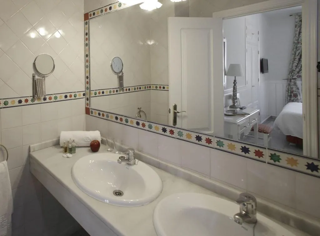 Room, Puerta de Sevilla, Seville