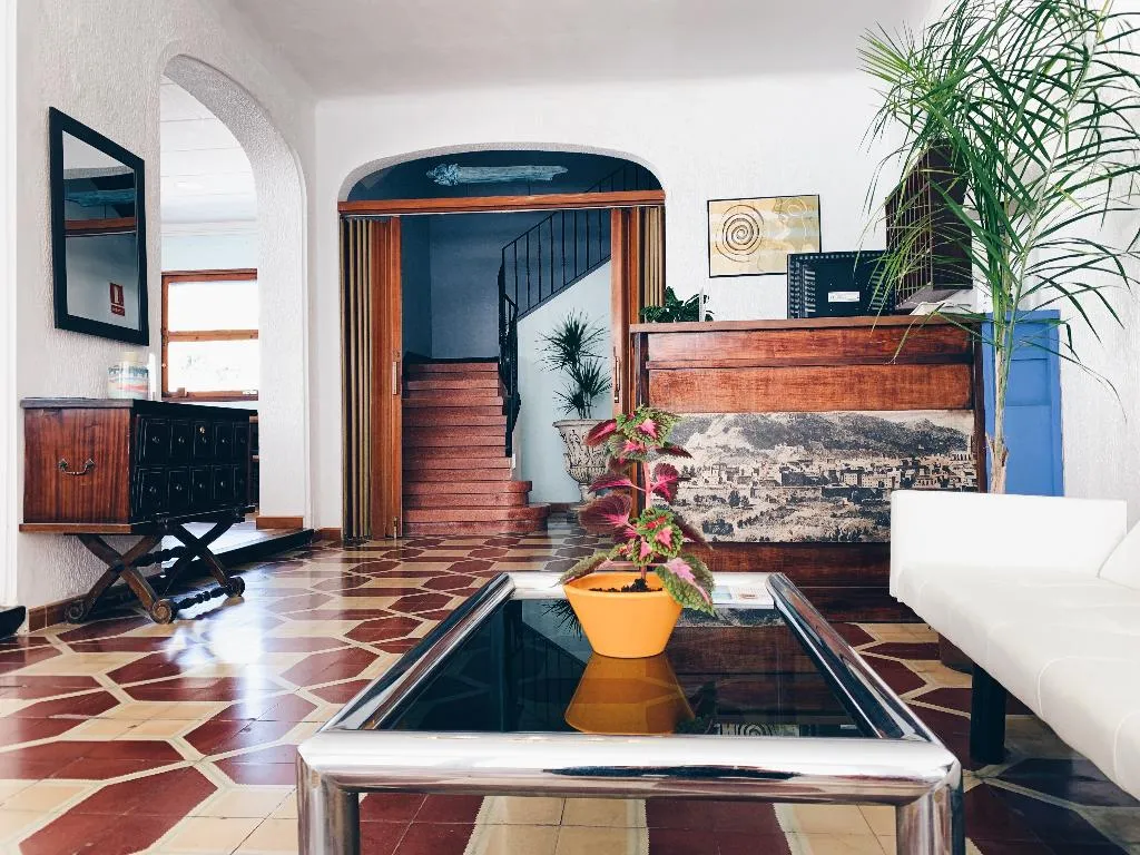 Lobby, Hostal Portbou, Costa Brava